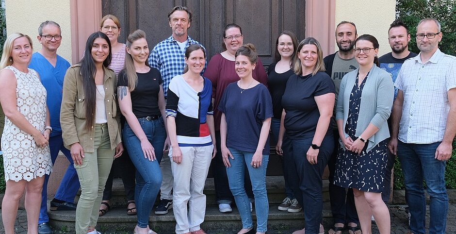 Gruppenfoto des Personals der Risikomanager:innen im Außenbereich